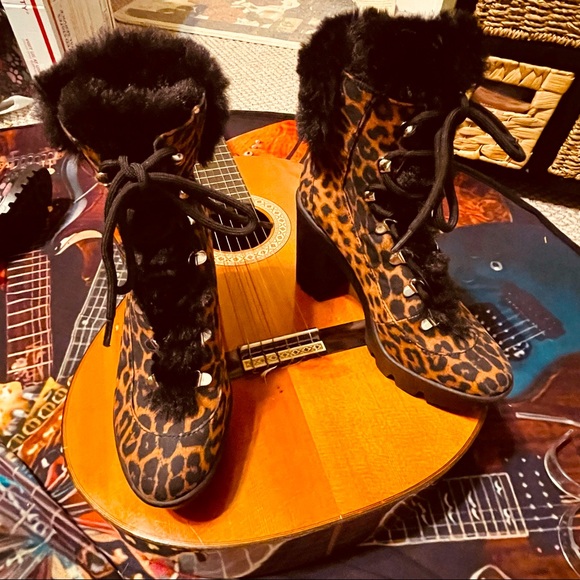 SALE!!! 🐅Fabulous Jessica Simpson Leopard Fur Top Heeled Combat Booties! - Picture 2 of 16